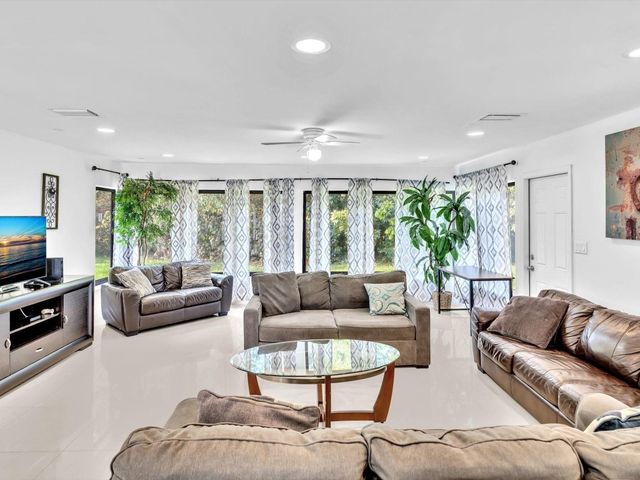 5901 W Broward Boulevard, Plantation, FL 33317