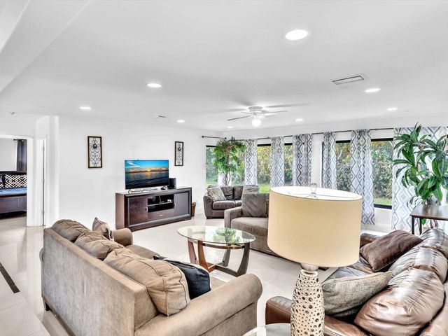 5901 W Broward Boulevard, Plantation, FL 33317