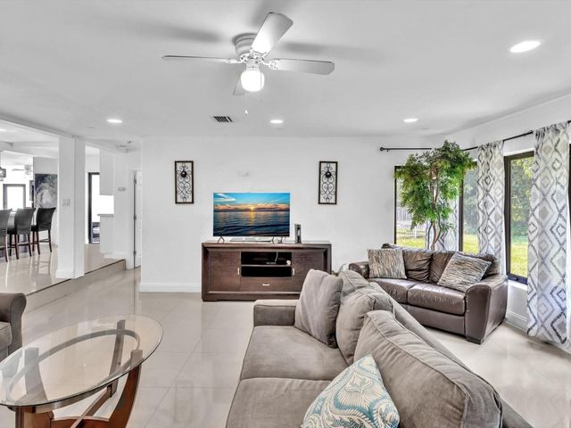 5901 W Broward Boulevard, Plantation, FL 33317