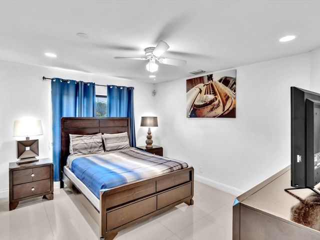 5901 W Broward Boulevard, Plantation, FL 33317