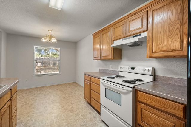 566 Tanglewood Drive, Burleson, TX 76028