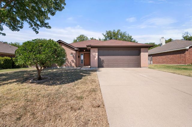 566 Tanglewood Drive, Burleson, TX 76028