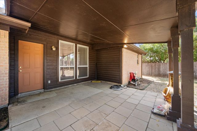 566 Tanglewood Drive, Burleson, TX 76028