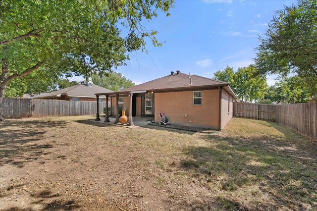 566 Tanglewood Drive, Burleson, TX 76028