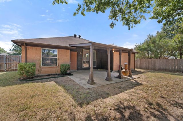 566 Tanglewood Drive, Burleson, TX 76028