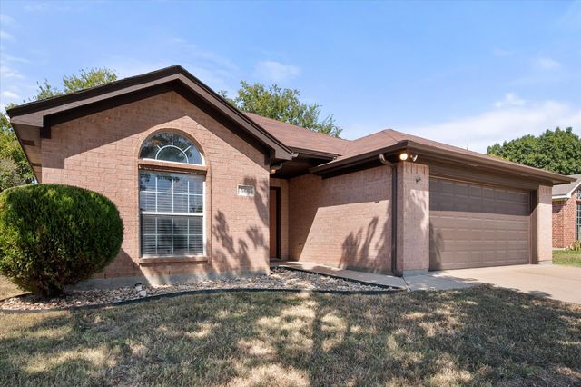 566 Tanglewood Drive, Burleson, TX 76028