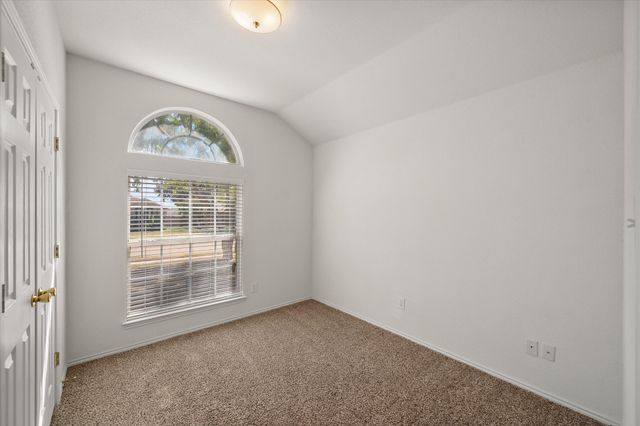 566 Tanglewood Drive, Burleson, TX 76028