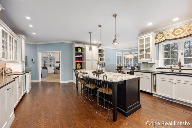 1620 Foothills Trail NE, Ada, MI 49301