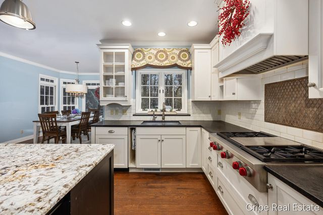 1620 Foothills Trail NE, Ada, MI 49301