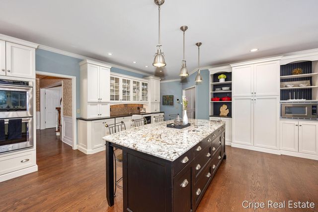 1620 Foothills Trail NE, Ada, MI 49301