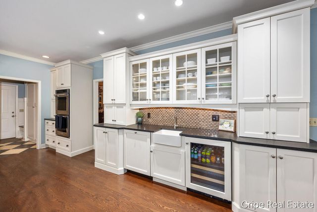 1620 Foothills Trail NE, Ada, MI 49301