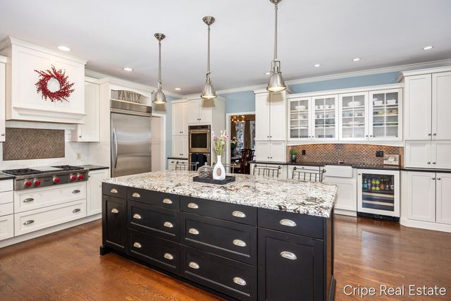 1620 Foothills Trail NE, Ada, MI 49301