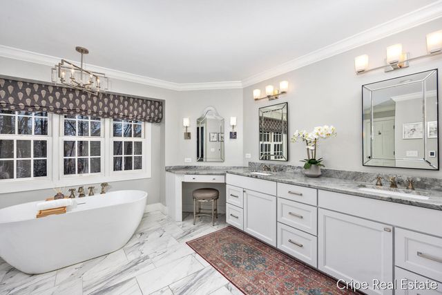 1620 Foothills Trail NE, Ada, MI 49301