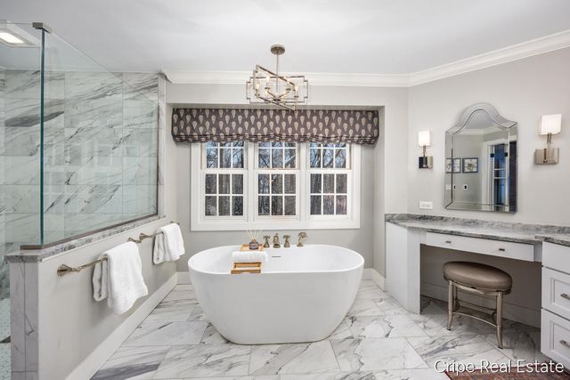 1620 Foothills Trail NE, Ada, MI 49301