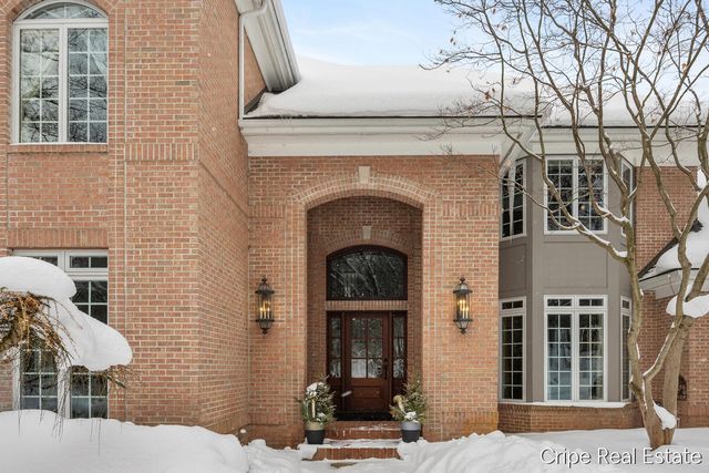 1620 Foothills Trail NE, Ada, MI 49301