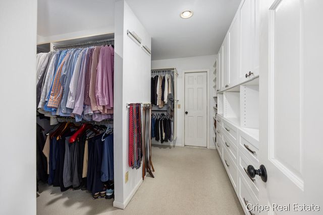 1620 Foothills Trail NE, Ada, MI 49301