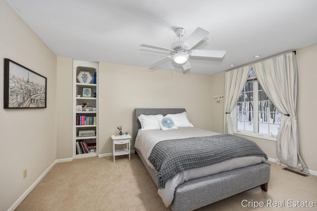 1620 Foothills Trail NE, Ada, MI 49301