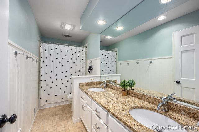 1620 Foothills Trail NE, Ada, MI 49301