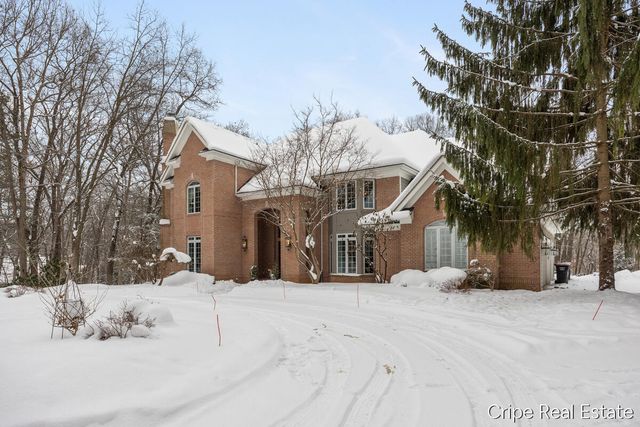 1620 Foothills Trail NE, Ada, MI 49301