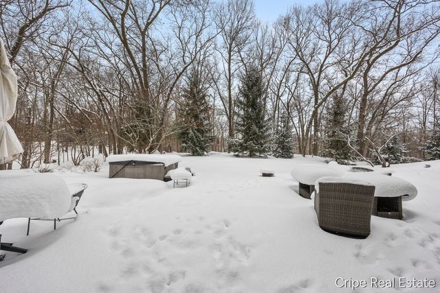 1620 Foothills Trail NE, Ada, MI 49301