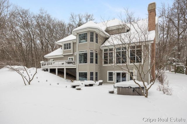 1620 Foothills Trail NE, Ada, MI 49301