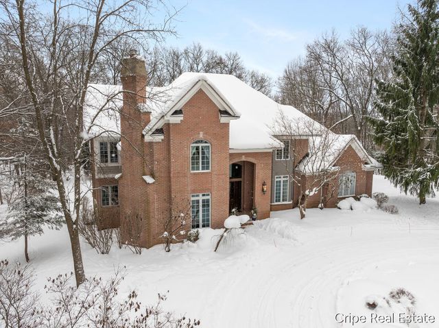 1620 Foothills Trail NE, Ada, MI 49301