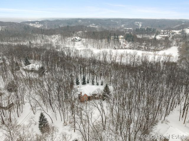 1620 Foothills Trail NE, Ada, MI 49301