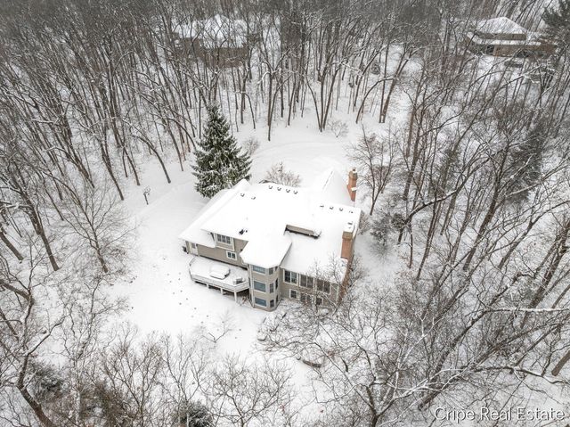 1620 Foothills Trail NE, Ada, MI 49301