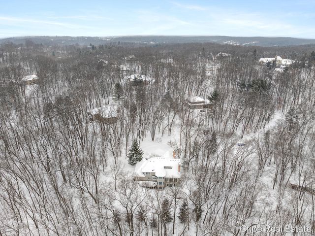 1620 Foothills Trail NE, Ada, MI 49301