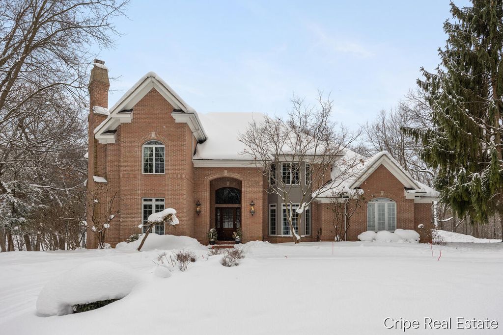 1620 Foothills Trail NE, Ada, MI 49301