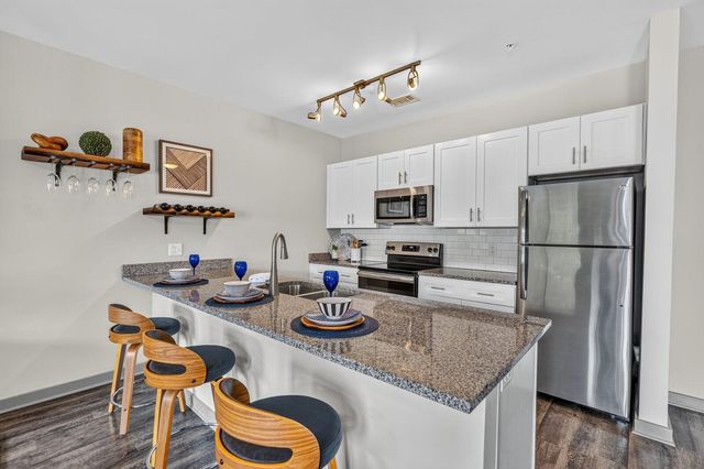782 Riverfront Pkwy Apt 419, Chattanooga, TN 37402