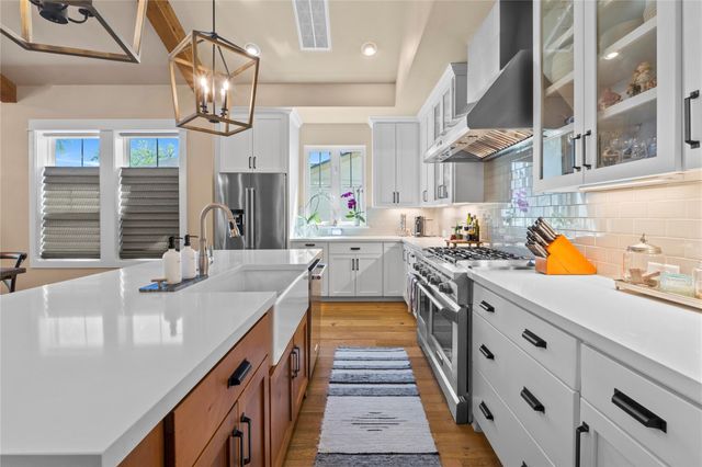 2004 Alegria RD, Austin, TX 78757