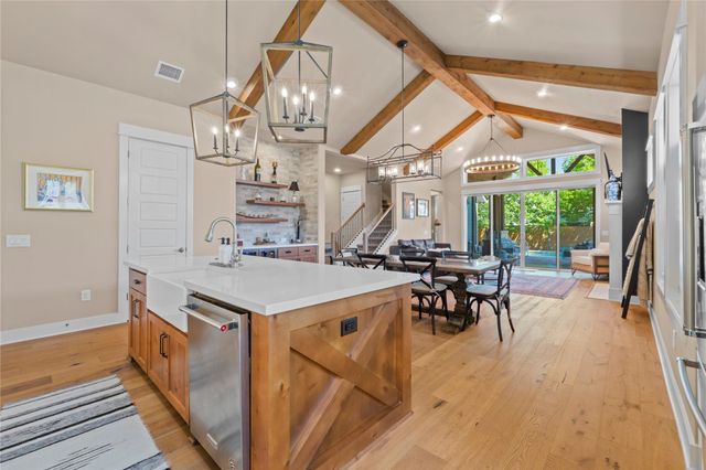 2004 Alegria RD, Austin, TX 78757