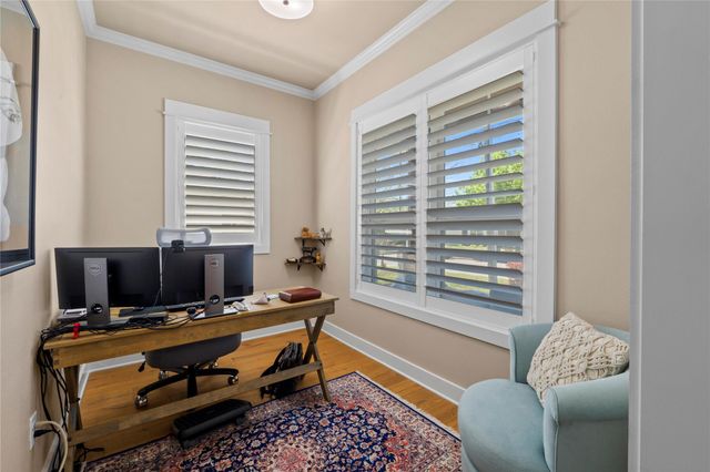 2004 Alegria RD, Austin, TX 78757