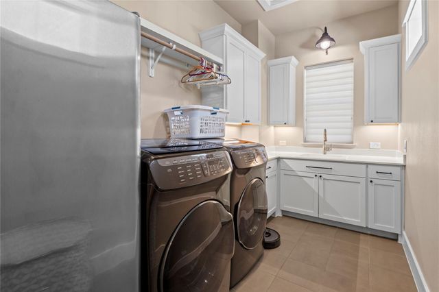 2004 Alegria RD, Austin, TX 78757