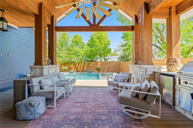 2004 Alegria RD, Austin, TX 78757