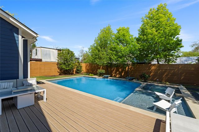 2004 Alegria RD, Austin, TX 78757