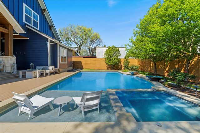 2004 Alegria RD, Austin, TX 78757