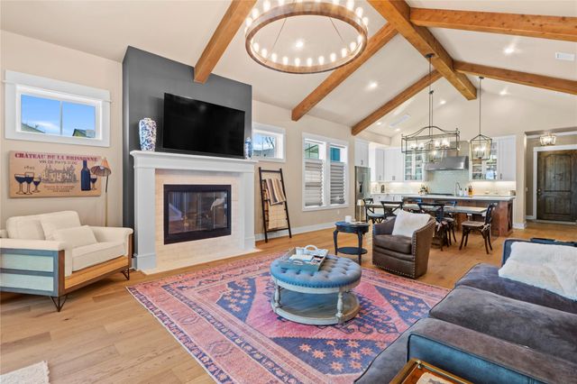 2004 Alegria RD, Austin, TX 78757