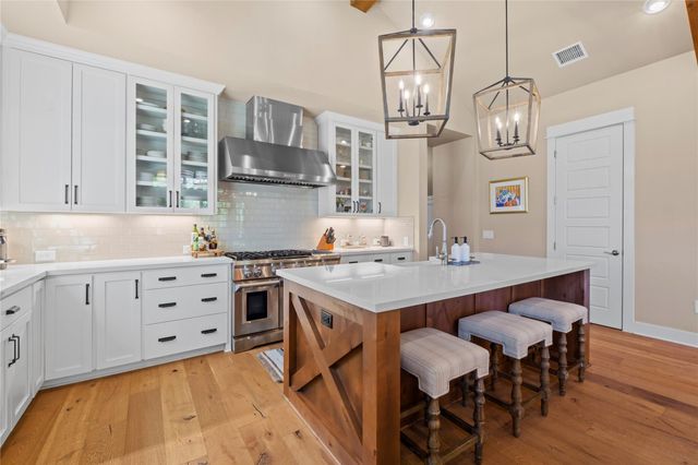 2004 Alegria RD, Austin, TX 78757