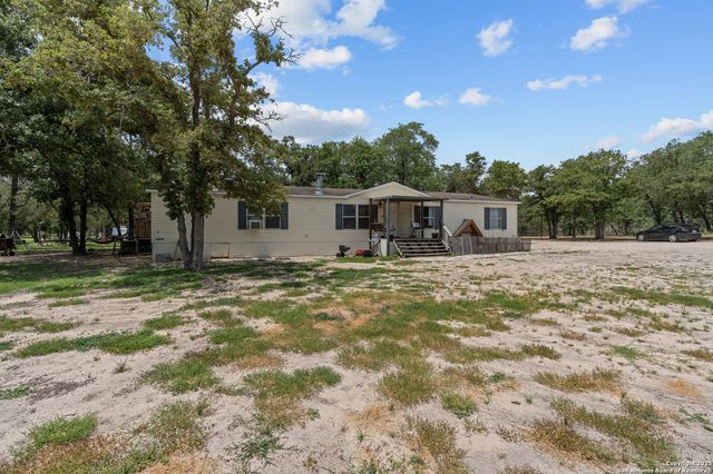 129 Kothmann Rd, La Vernia, TX 78121
