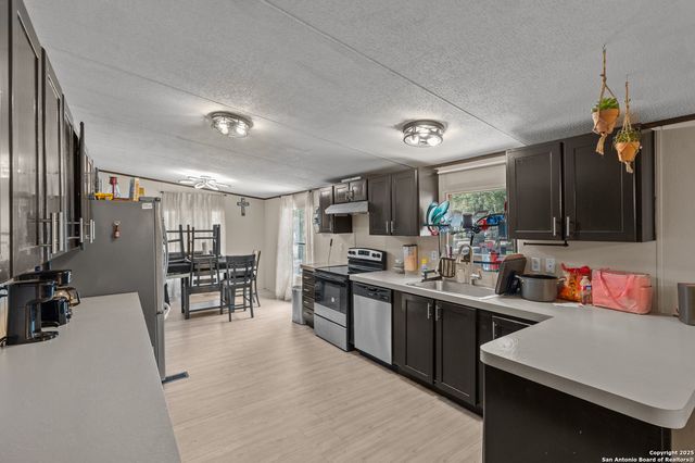 129 Kothmann Rd, La Vernia, TX 78121