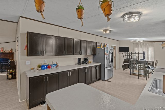 129 Kothmann Rd, La Vernia, TX 78121