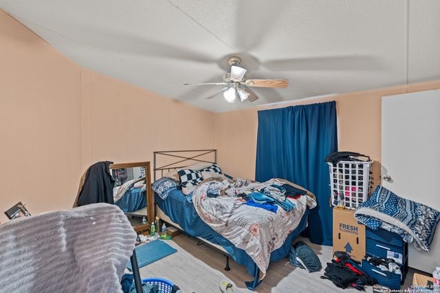 129 Kothmann Rd, La Vernia, TX 78121