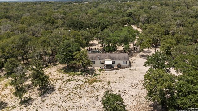 129 Kothmann Rd, La Vernia, TX 78121