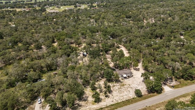 129 Kothmann Rd, La Vernia, TX 78121