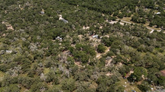 129 Kothmann Rd, La Vernia, TX 78121