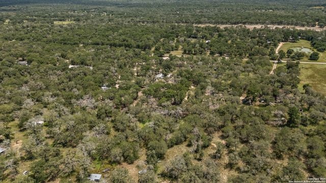 129 Kothmann Rd, La Vernia, TX 78121