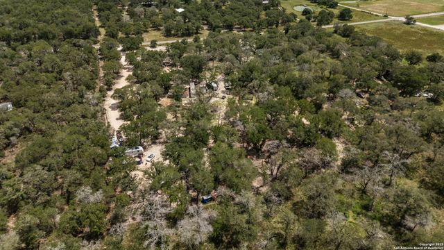 129 Kothmann Rd, La Vernia, TX 78121