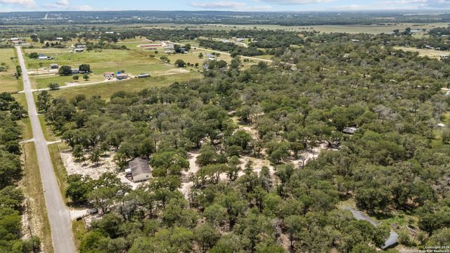 129 Kothmann Rd, La Vernia, TX 78121